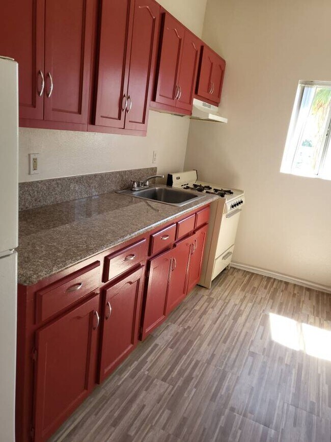 Foto del edificio - 5738 Carlton Way