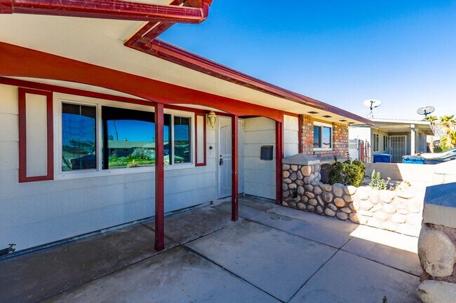 Foto del edificio - Beautiful, nicely updated, ENERGY EFFICIENT HOME FOR LOW UTILITY BILLS