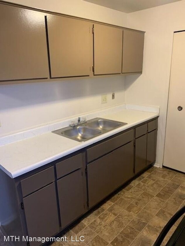 Building Photo - 2 br, 1 bath Apartment - 18637 James Couzens