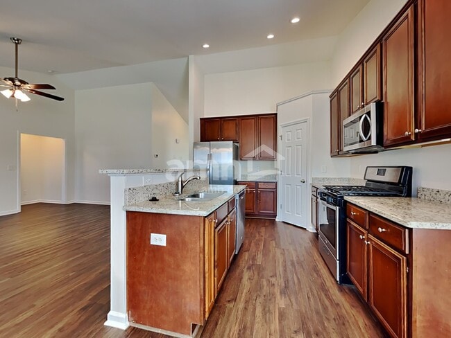 Building Photo - 129 Charlesfort Way