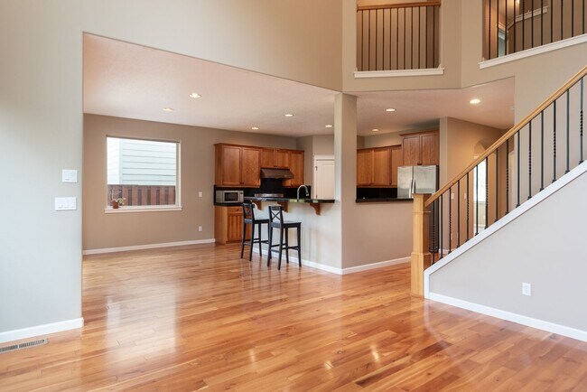 Foto del edificio - 4-Bedroom Home Near Pine Nursery Park Smar...