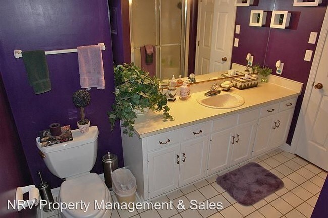 Building Photo - 5286 Hunting Hills Dr