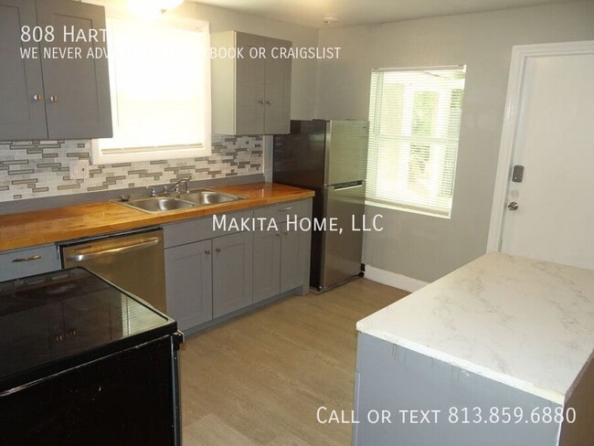 Photo - 808 Hart St House