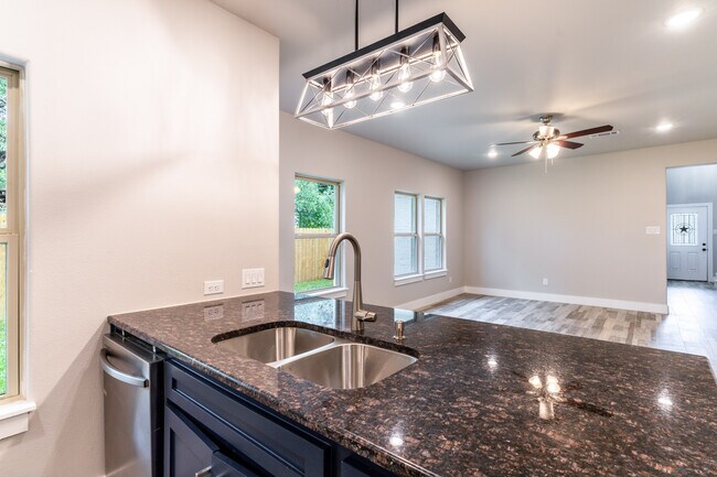 Foto del edificio - 310 Ditto Ave