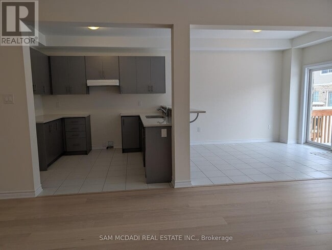 Photo du bâtiment - 30 Hutchison Rd