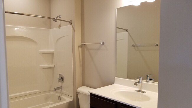 Foto del edificio - Chestnut - 2Br/2Ba Rental Home - First Floor