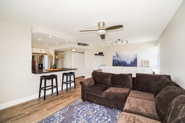 Building Photo - Beautiful Oceanfront Condo in Cocoa Beach!