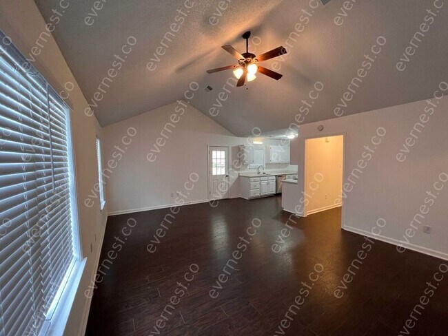 Building Photo - 109 Laurel Ln