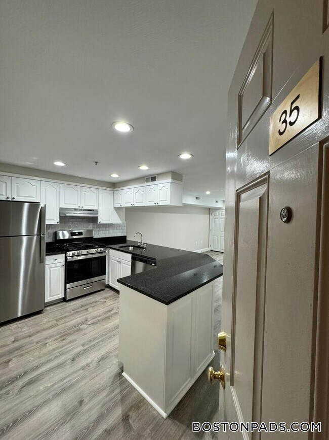 Building Photo - 21 Kenmar Dr