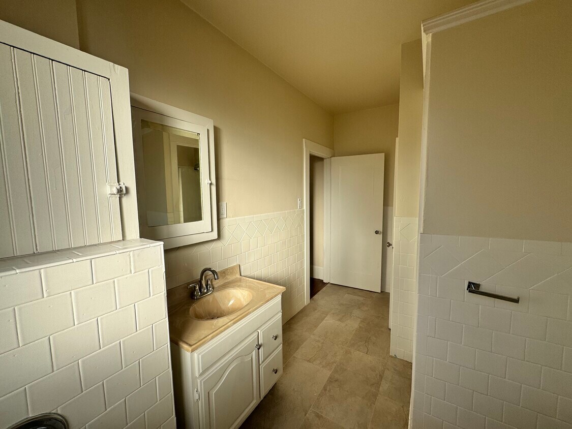 Primary Photo - Centrally Located Studio