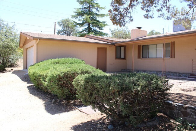 Foto del edificio - 903 Green Ln