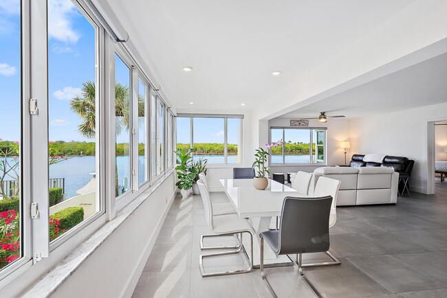 Building Photo - 325 S Beach Rd