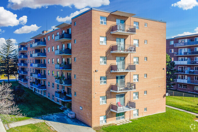 Photo du bâtiment - 55 Mcmurchy Ave N