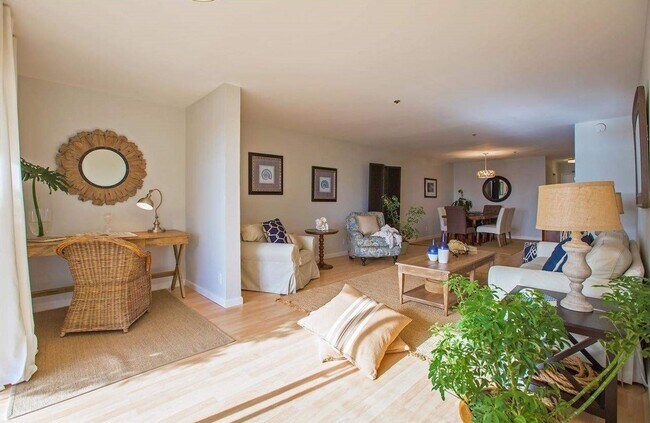 Building Photo - Utilities Paid! Modern 2 Bed Condo on the ...