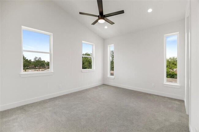 Foto del edificio - 947 Green Meadow Ln