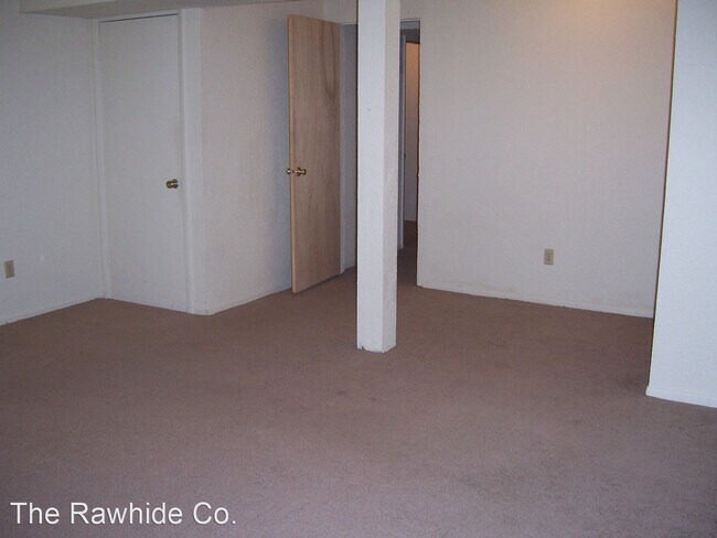Building Photo - 3 br, 2.5 bath House - 2452 Lexington Vill...