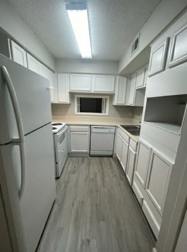 Foto del edificio - Charming Split-Level First-Floor Unit with...