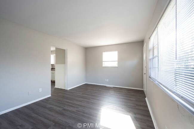 Photo - Charming 2-Bedroom Duplex in Indianapolis with Modern Amenities! Apartment
