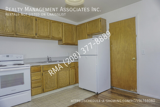 Building Photo - 2 Bedroom Duplex Between 32nd & 33rd St in...