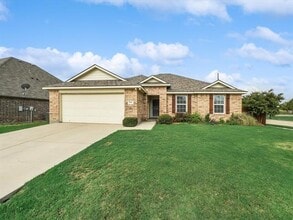 Building Photo - 5015 Spruce St