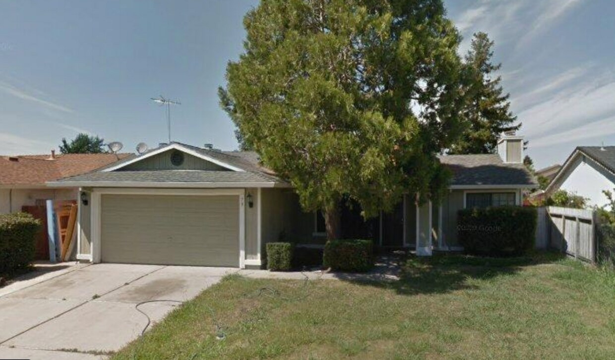 Foto principal - Spacious 4/2 Ranch (Avail 7/15) - Please r...