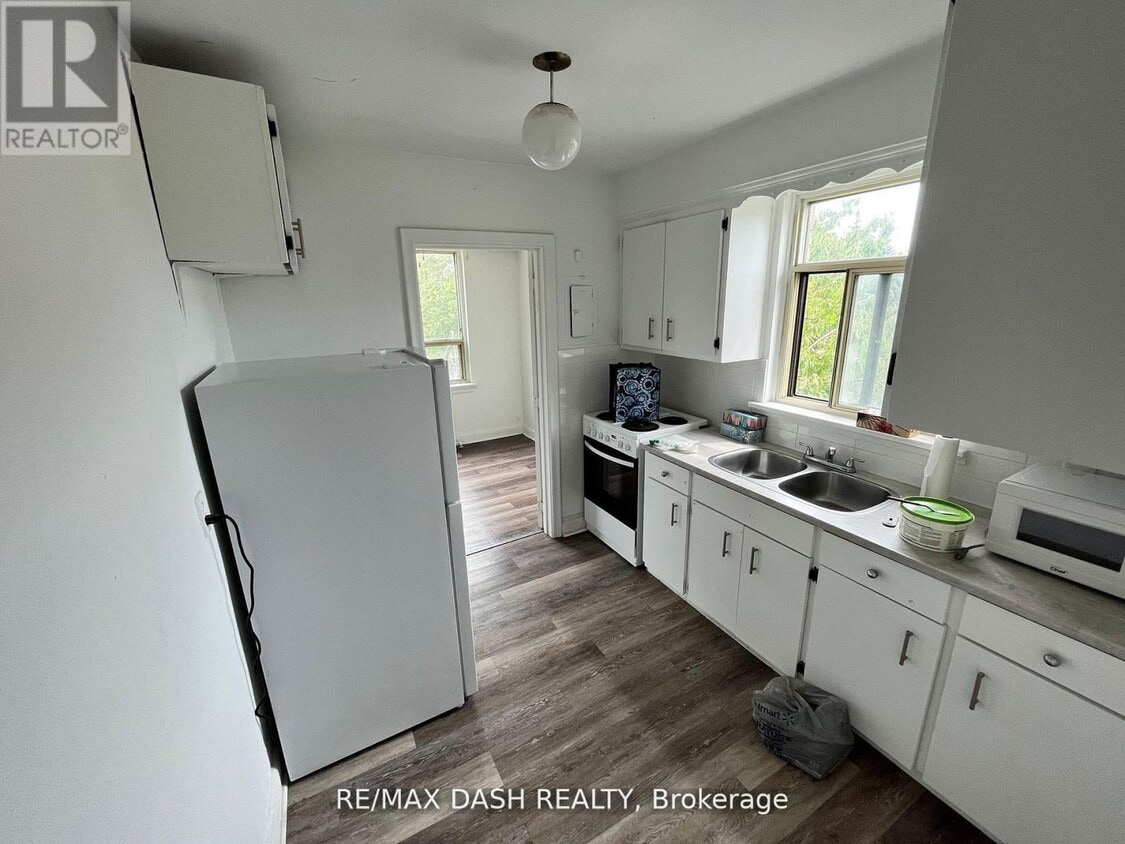 Primary Photo - 52 Neptune Dr