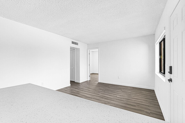 Building Photo - 12085 W Dixie Hwy