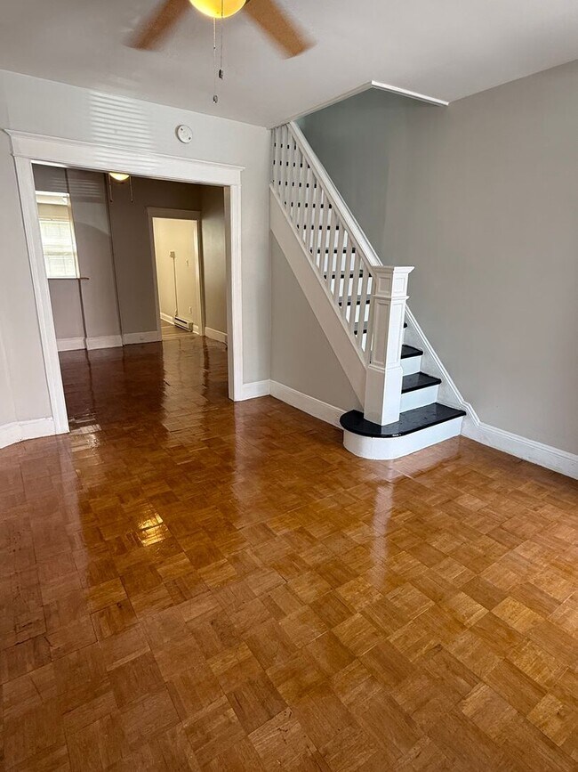 Building Photo - Beautiful 2BR home in Port Richmond