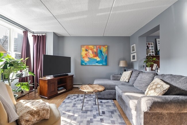 Building Photo - 2 Eileen Cir