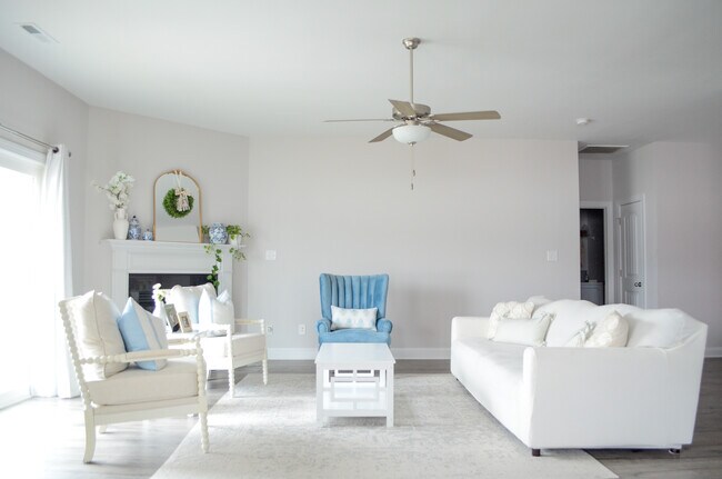 Foto del edificio - 1029 Loretta Ln