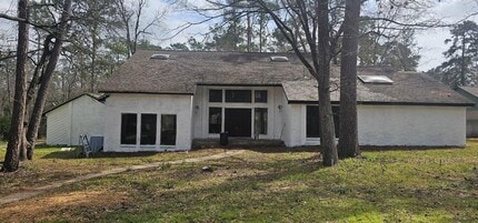 Building Photo - 6123 Northway Dr