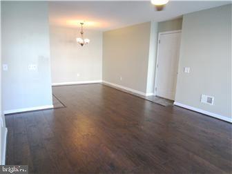 Building Photo - 201 Waters Edge Dr