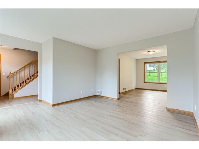 Building Photo - 2202 Marilyn Ave