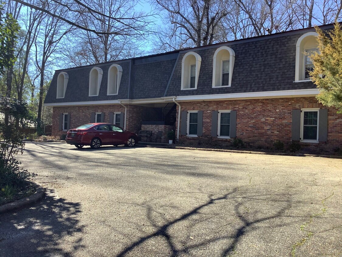 Building Complex - 3108 Woodley Ter