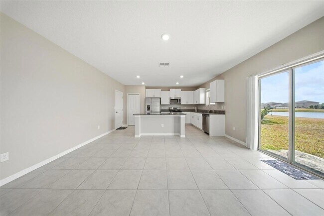 Foto del edificio - 15617 Charr Island St
