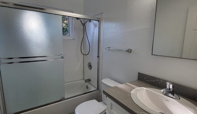 Building Photo - 3340 Belmont Ave