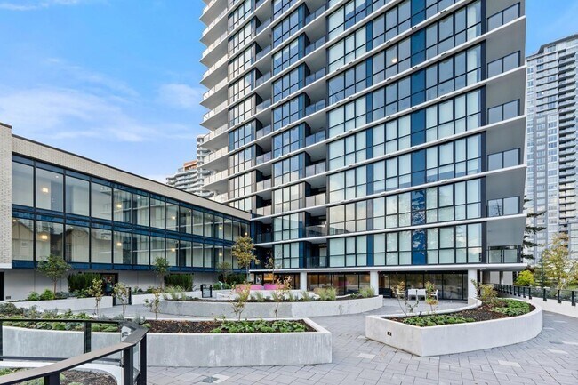 Photo du bâtiment - 23XX 10333 133ST STREET