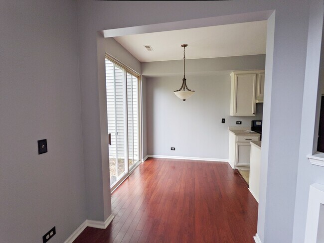 Building Photo - 3250 Bromley Ln