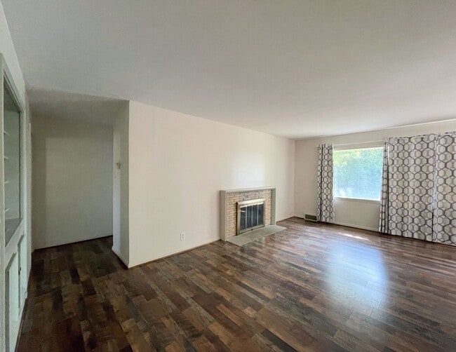Building Photo - 2 bedroom home with basement