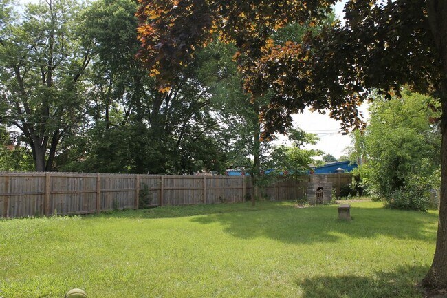 Building Photo - Eastbank bungalow