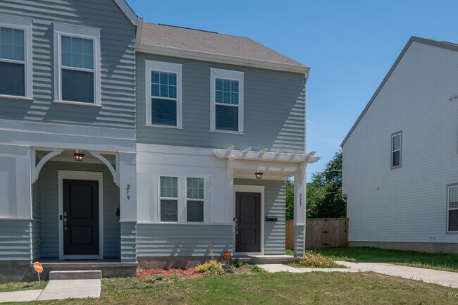 Foto del edificio - 223 Hoskins Ave Dr