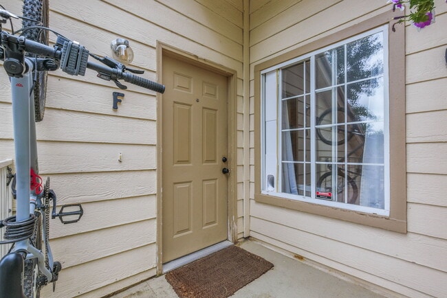 Building Photo - 6076 Gunbarrel Ave