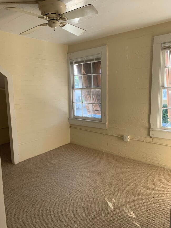 Building Photo - 919 Southard St