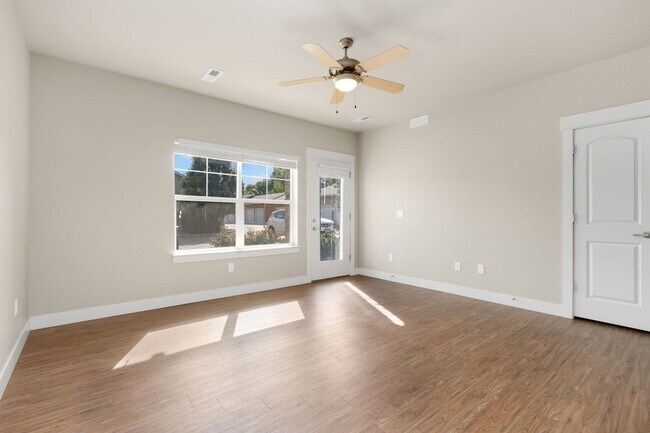 Building Photo - 5233 Boardwalk Dr