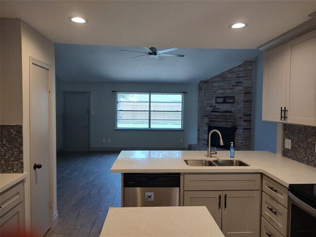 Foto del edificio - 7514 Fuchsia Ln