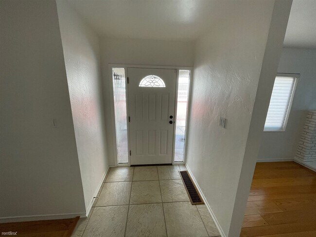 Foto del edificio - 4 br, 2.5 bath House - 983 Glen Drive