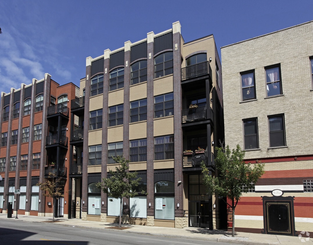 Primary Photo - 1815-21 N Milwaukee Ave