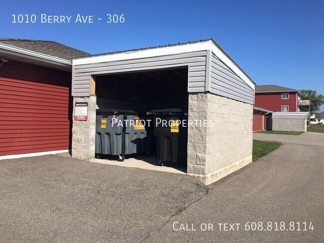 Foto del edificio - 1010 Berry Ave