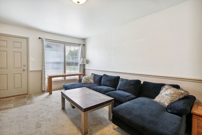 Building Photo - Available Now: Charming 3-Bedroom Home wit...
