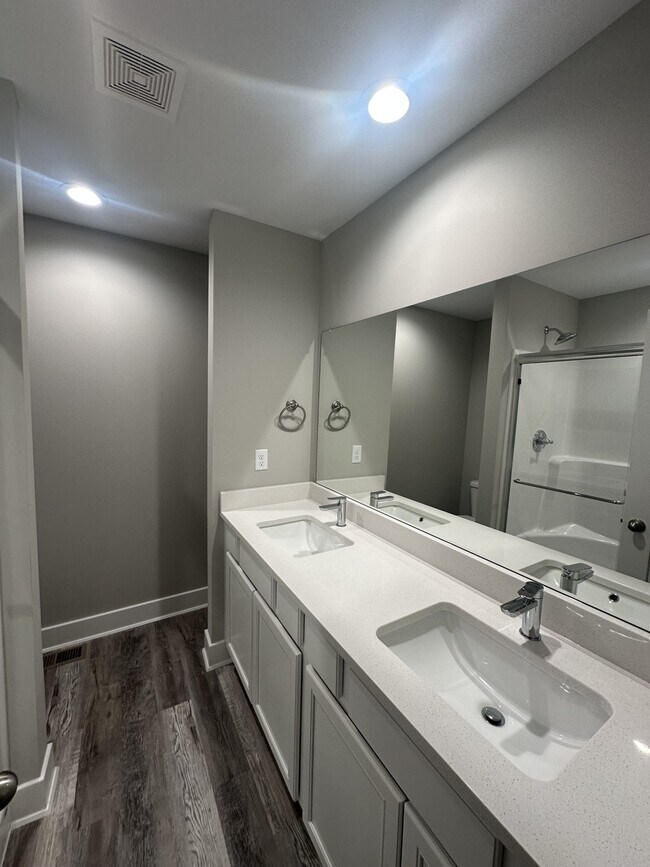 Foto del edificio - 16303 W Lynndale St